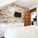 Castle View Retreat Breakfast Available *