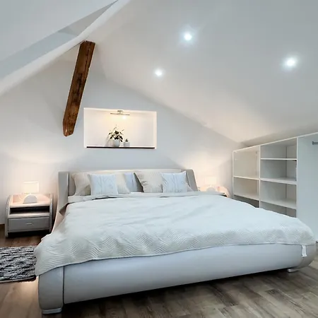 Appartement Castle View Retreat Breakfast Available Trenčín