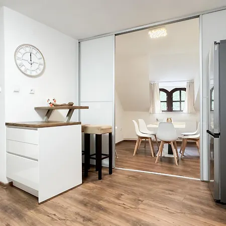 Castle View Retreat Breakfast Available Nearby *