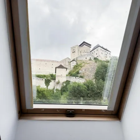 Castle View Retreat Breakfast Available Nearby Trenčín