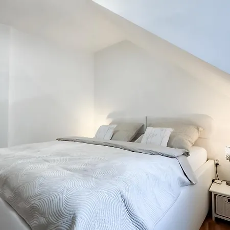 Castle View Retreat Breakfast Available * Trenčín