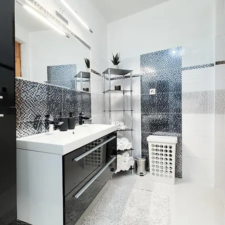 Appartement Castle View Retreat Breakfast Available Trenčín