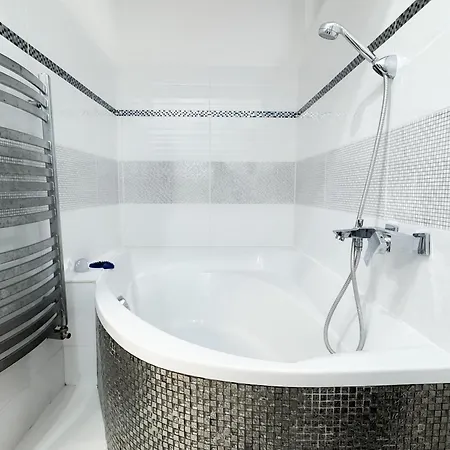 Appartement Castle View Retreat Breakfast Available Trenčín