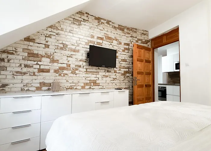 Castle View Retreat Breakfast Available Nearby *