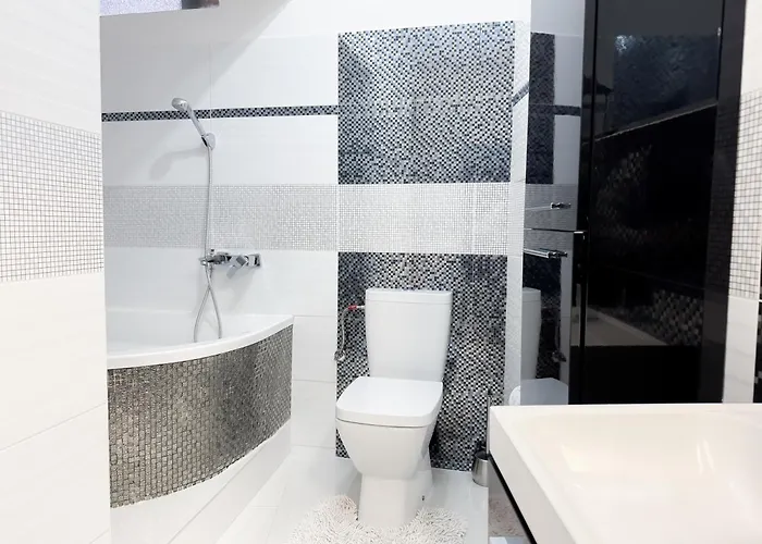 Castle View Retreat Breakfast Available Nearby *