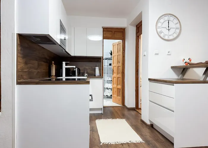 Castle View Retreat Breakfast Available Nearby * Trenčín