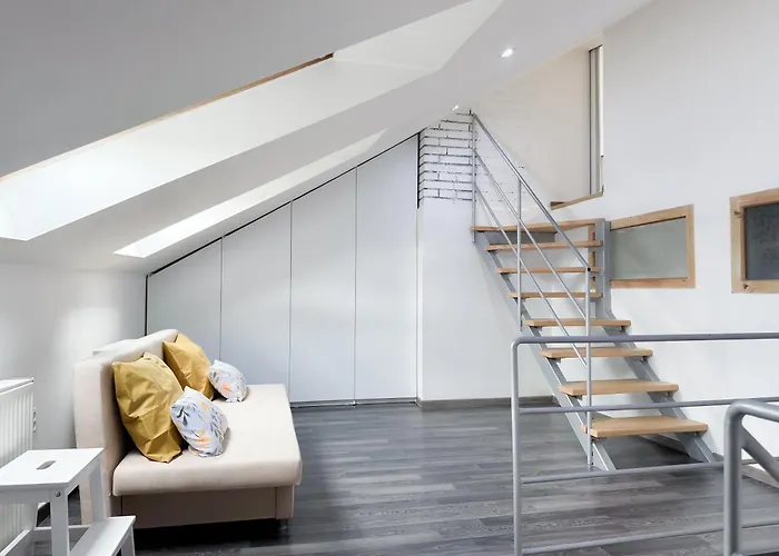 Castle View Retreat Breakfast Available Nearby *